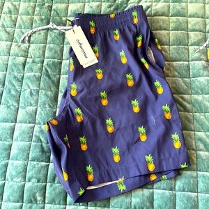 Mens Pineapple printed swim trunks. SIZE LARGE